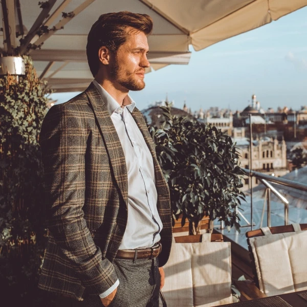 Importance of premium fabrics in a bespoke suit - tailor in Paris